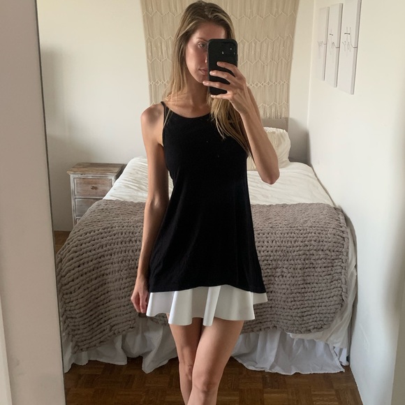 Plain black high to low tank - Picture 2 of 3